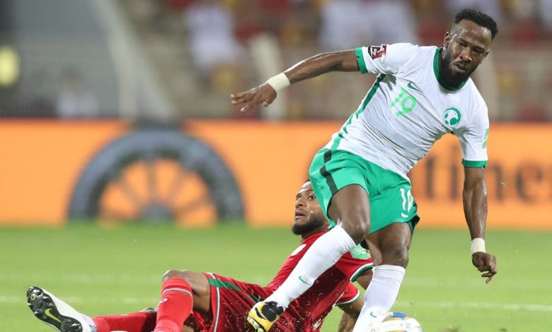 المنتخب السعودي يواجه عمان بهدف الاقتراب من المونديال