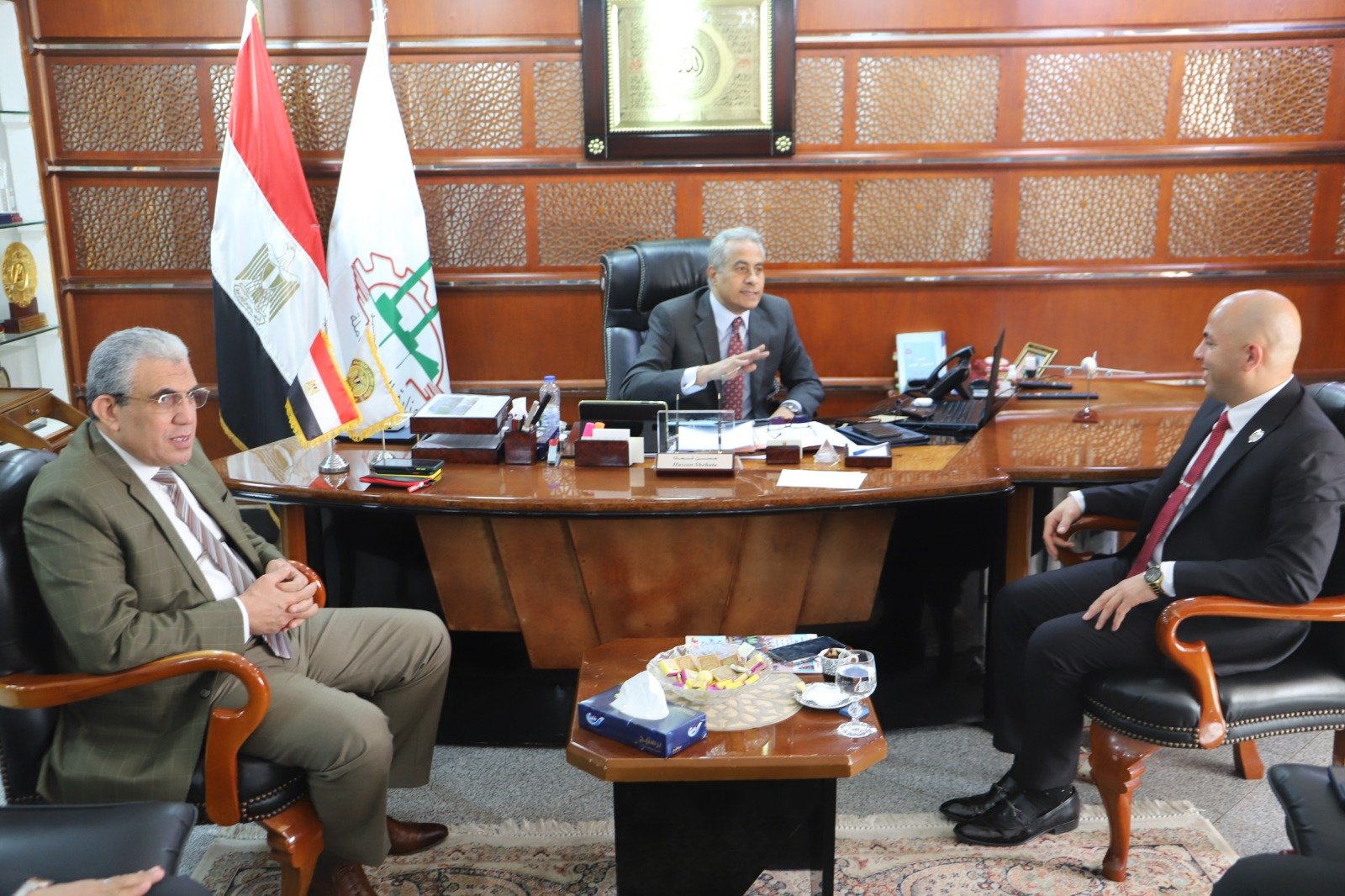 وزير القوى العاملة يلتقى وفداً من «مجمع عمال مصر»
