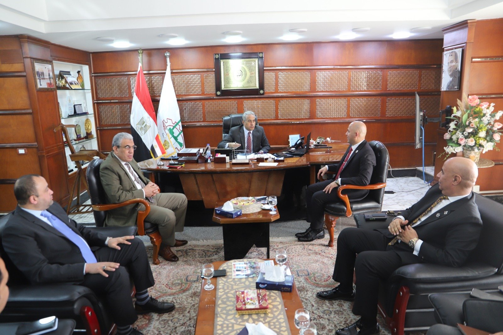 وزير القوى العاملة يلتقى وفداً من «مجمع عمال مصر»