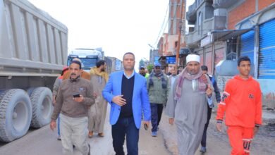 النائب محمد حمزة يتابع أعمال تمهيد الطرق بمناطق أبيس السابعة والثامنة