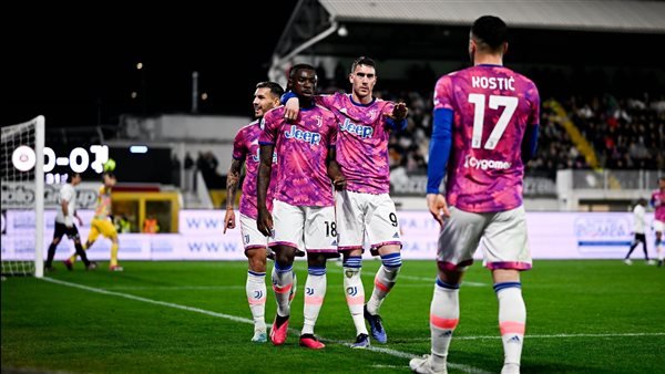 دورتموند يسحق هيرتا برلين.. ويوفنتوس يهزم سبيزيا في الدوري الإيطالي