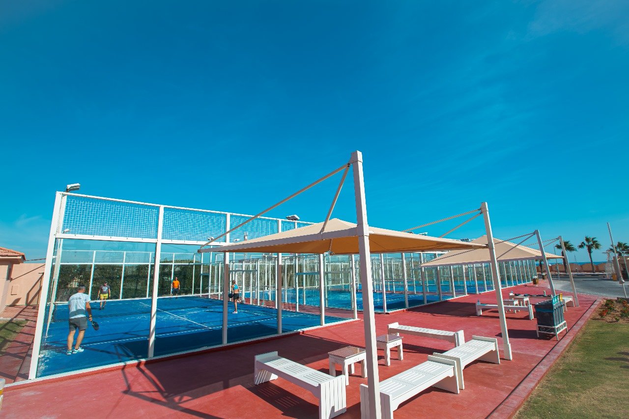 كامل أبو علي يفتتح ملاعب بيكل بول بالغردقة تشجعيا للسياحة الرياضية